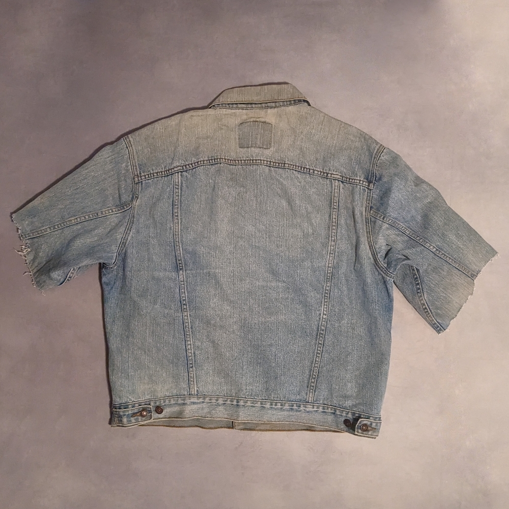 VINTAGE LEVI'S CUT-OFF DENIM JACKET - Picture 2 of 3